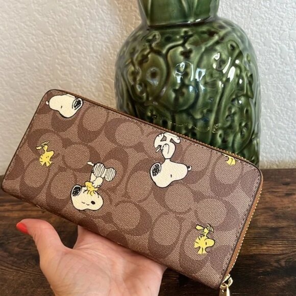 Coach x peanut snoopy large zip wallet - Picture 1 of 5